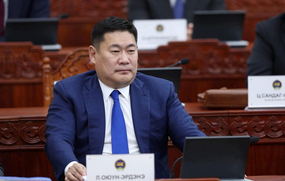 Л.Оюун-Эрдэнэ дөрвийн дөрвөн жил ажиллачихаад ядаж "Бамбарууш" кафегаа ч дуусгаж чадсангүй