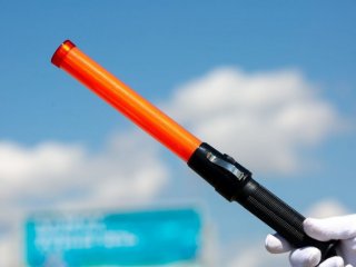 Машиндаа хуурамч дугаар байрлуулж хөдөлгөөнд оролцсон долоон жолоочийн эрхийг гурван сараар хасаж, 50,000 төгрөгөөр торгожээ
