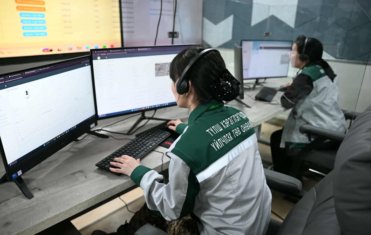 Түлш хэрэглэгчдэд үйлчлэх төв хяналтын дэлгэцэд ирсэн угаарын хийн дохио бүрийг алдалгүй бүртгэж, шуурхай арга хэмжээ авч байна Түлш хэрэглэгчдэд үйлчлэх төв хяналтын дэлгэцэд ирсэн угаарын хийн дохио бүрийг алдалгүй бүртгэж, шуурхай арга хэмжээ авч байна