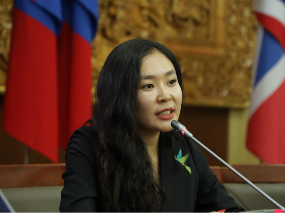 С.Цэнгүүн: Хүүхдийн мөнгөнд гар хүрэхгүйгээр улсын төсвөөс 1.2 их наяд төгрөг хасах орон зай маш их байна   С.Цэнгүүн: Хүүхдийн мөнгөнд гар хүрэхгүйгээр улсын төсвөөс 1.2 их наяд төгрөг хасах орон зай маш их байна