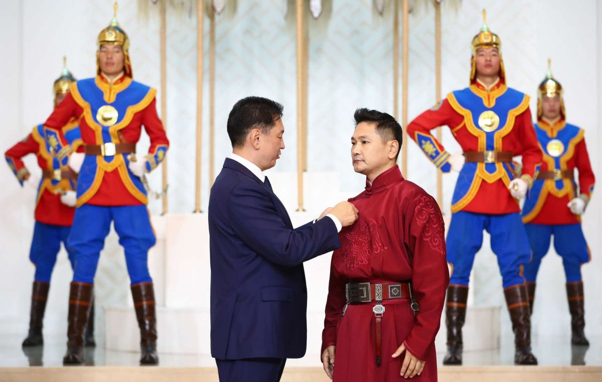 Кино урлаг үүсэж хөгжсөний 90 жилийн ойг тохиолдуулан төрийн дээд цол олголоо Кино урлаг үүсэж хөгжсөний 90 жилийн ойг тохиолдуулан төрийн дээд цол олголоо