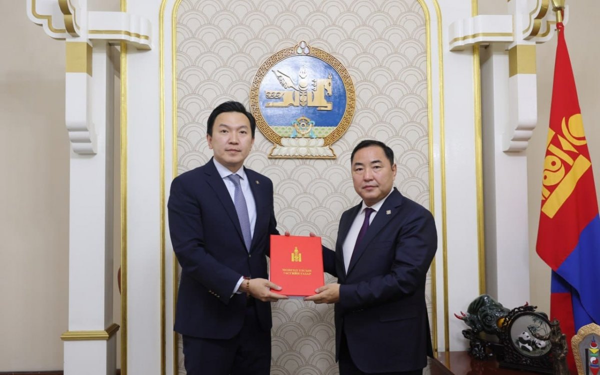 Тэргүүн Шадар сайд Н.Учрал Монгол Улсыг 2026-2030 онд хөгжүүлэх таван жилийн үндсэн чиглэлийг УИХ-д өргөн мэдүүллээ Тэргүүн Шадар сайд Н.Учрал Монгол Улсыг 2026-2030 онд хөгжүүлэх таван жилийн үндсэн чиглэлийг УИХ-д өргөн мэдүүллээ