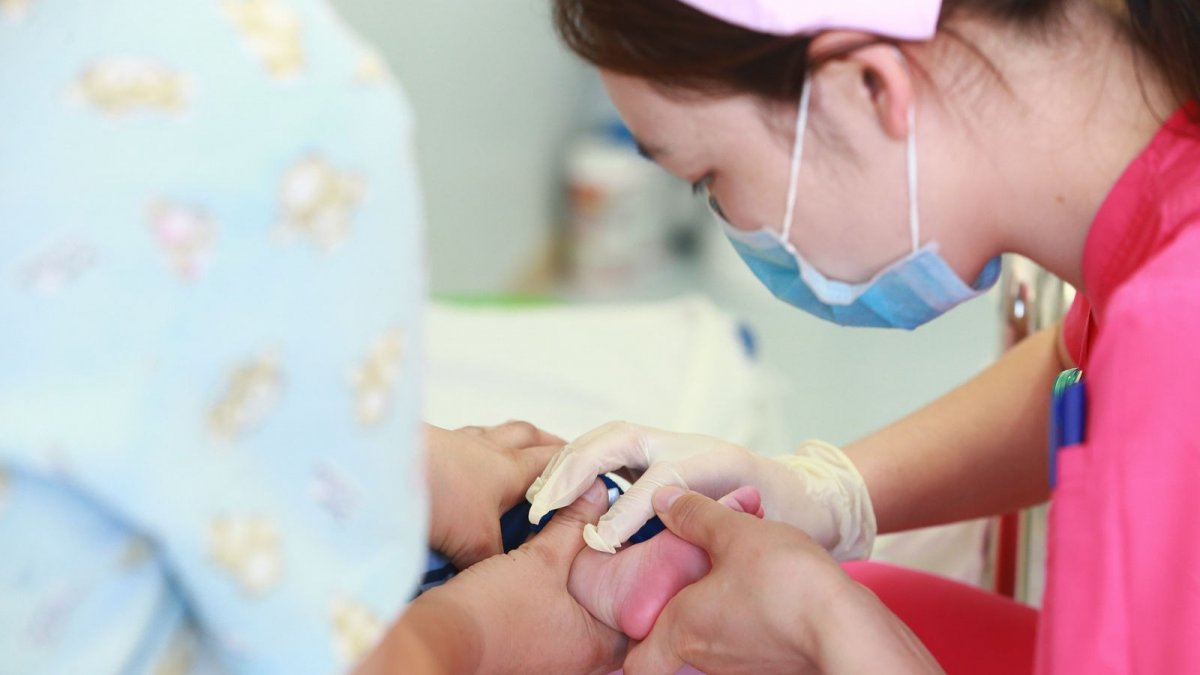 Төрийн албан хаагчийн 0-6 настай хүүхэд томуу, томуу төст өвчнөөр өвдсөн бол тав хоногийн ЦАЛИНТАЙ ЧӨЛӨӨ өгнө   Төрийн албан хаагчийн 0-6 настай хүүхэд томуу, томуу төст өвчнөөр өвдсөн бол тав хоногийн ЦАЛИНТАЙ ЧӨЛӨӨ өгнө