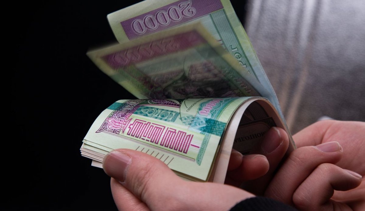   Энэ оны хоёрдугаар улирлын байдлаар НДШ төлсөн ажиллагчдын 50% нь 2.4 сая төгрөгөөс бага цалинтай байна