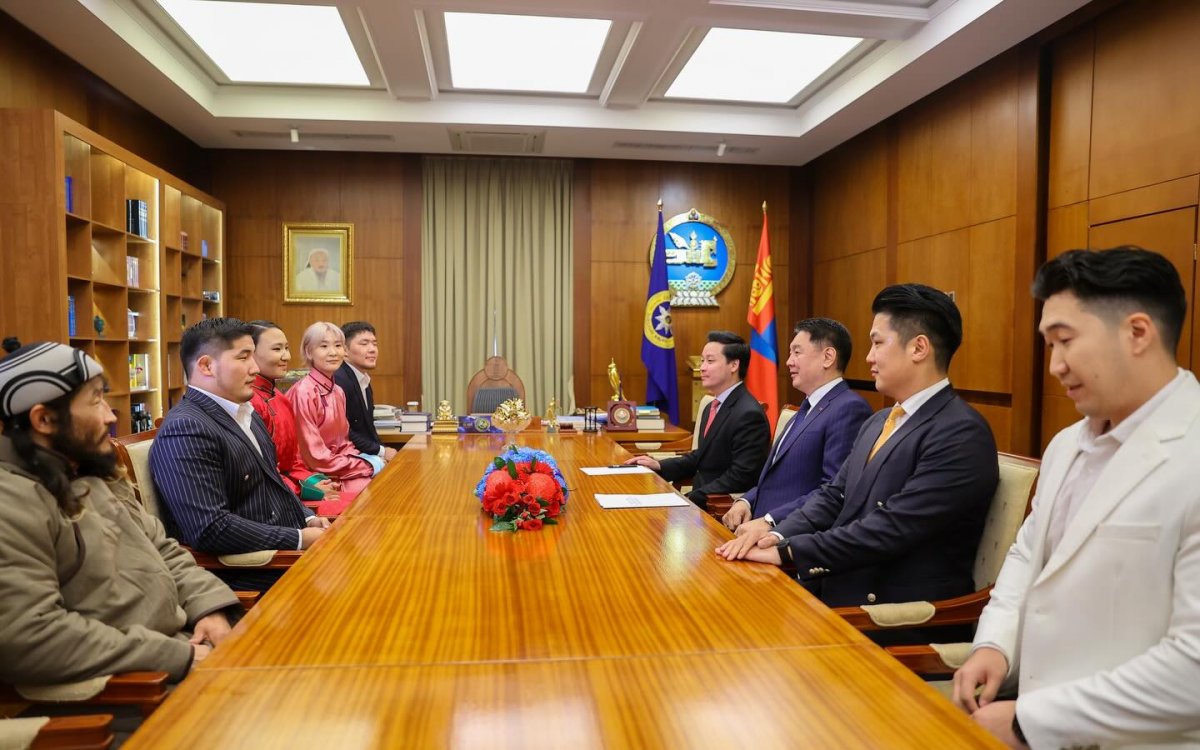 Солонгосын “Physical Asia” шоунд оролцсон хэдээс болж улс орноороо шоконд орчихоод гарч өгөхгүй байх шиг