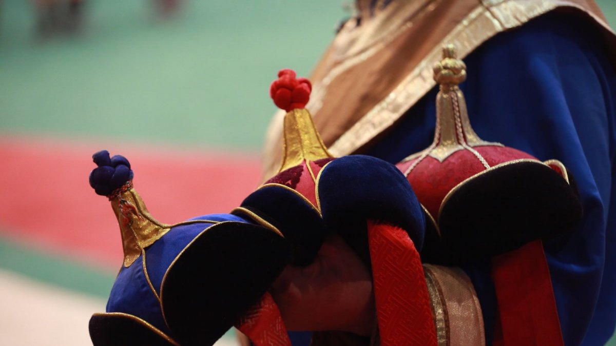 Ёс зүйн зөрчил гаргасан бөхчүүдийн барилдаанд оролцох эрхийг 1-2 жилийн хугацаатай хасжээ