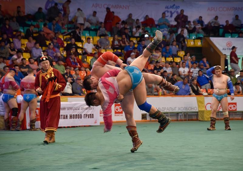 Улс тунхагласны 101 жилийн ойд зориулсан барилдаанд зодоглох бөхчүүд