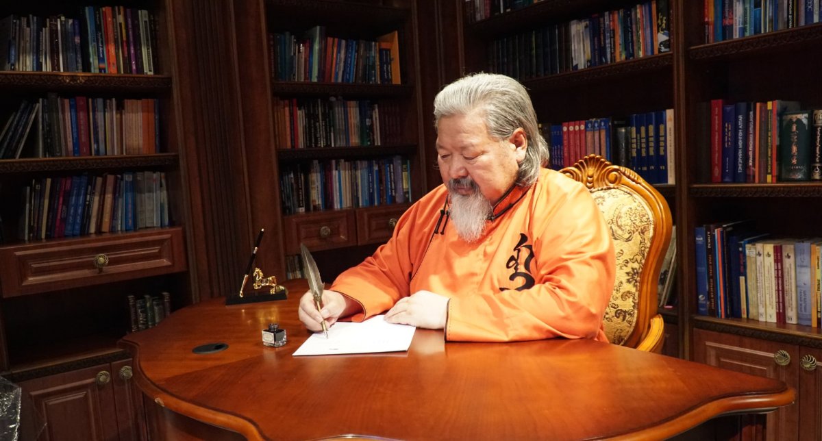 Соёлын гавьяат зүтгэлтэн, сэтгүүлч, яруу найрагч Ү.Хүрэлбаатар Ардын уран зохиолч цол хүртэнэ