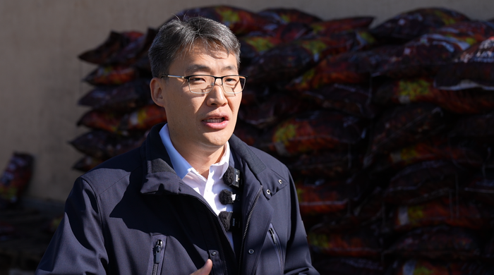 А.Амартүвшин: Нас барсан 7200 гаруй иргэний “Сайн карт”-ыг ашиглаад түлш худалдан авч, их хэмжээгээр хадгалж, орон нутаг руу зарж байсан зөрчлийг илрүүлсэн