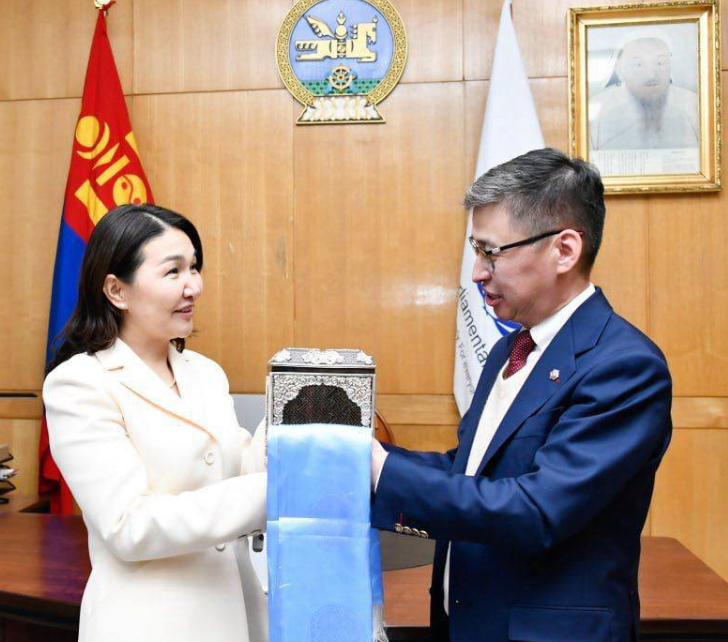 УИХ-ын Ерөнхий нарийн бичгийн даргаар томилогдсон Л.Өлзийсайхантай танилц