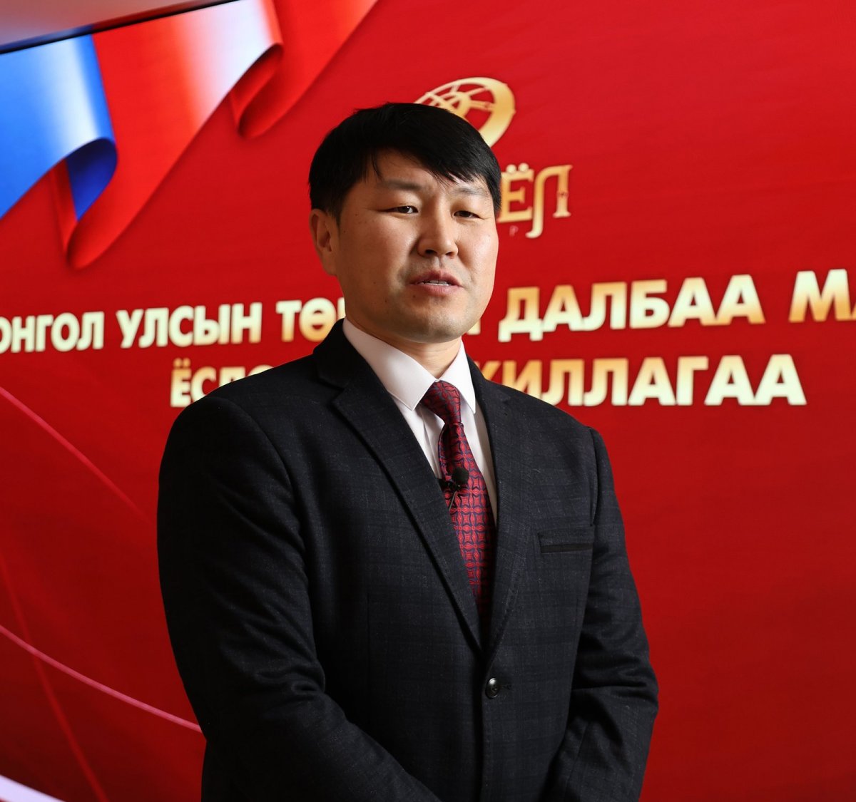 Өнөд өвлөгдөх үндэсний брэнд “Өв Соёл" үйлдвэр Анхдугаар Үндсэн хуулиа баталж, Бүгд Найрамдах Улсаа тунхагласны түүхт 101 жилийн ойн өдөр Монгол Улсын Төрийн далбаагаа хүндэтгэн мандууллаа