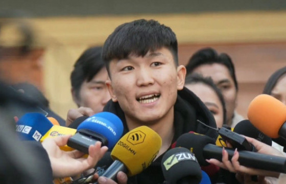 О.Уламсайханы аав: Та нарын жагсаалаас болж би хоолноосоо салсан чамайг ална гээд хүүг минь хутгалсан байна лээ