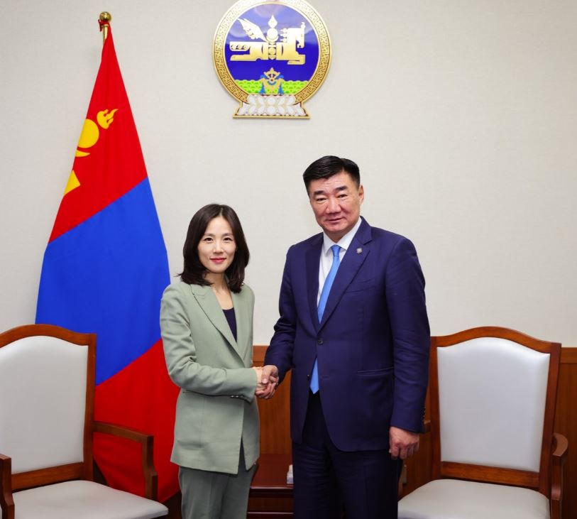 Монгол, БНСУ-ын иргэд харилцан адил нөхцөлөөр зорчих, визний нөхцөлийг шат дараатай хөнгөвчлөхөөр ярилцав 