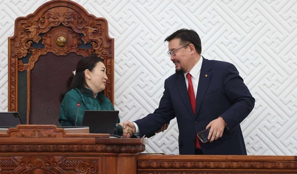 Анхааруулж, сануулсаар байтал Х.Булгантуяа албаар Үндсэн хууль зөрчжээ