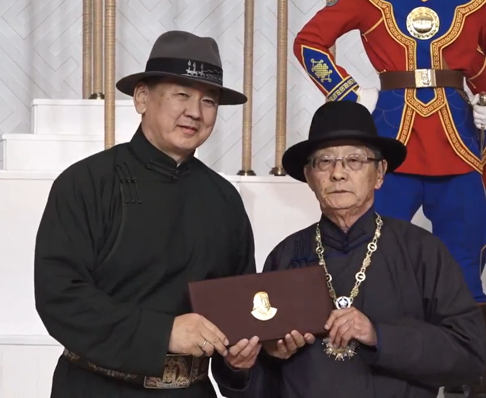 Академич, хуульч С.Нарангэрэл төрийн дээд шагнал “ЧИНГИС ХААН” одонг хүртлээ