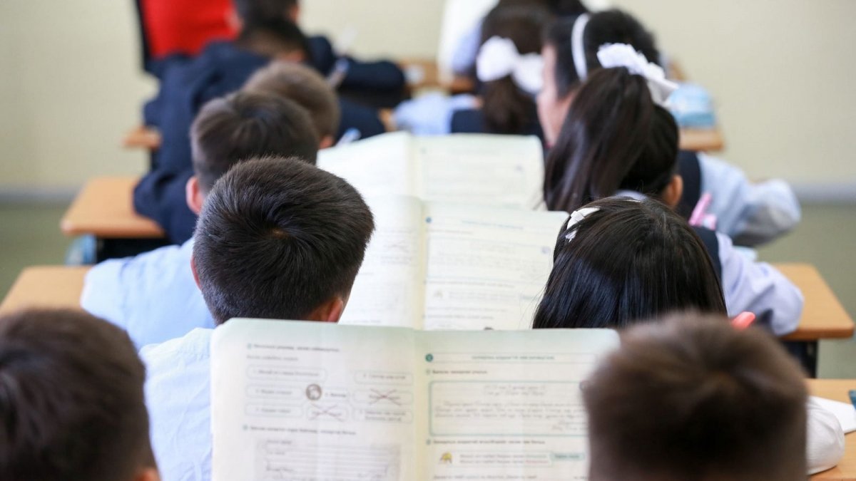 Багш, сурагчдыг хамарсан урлаг, спортын тэмцээн болон хичээлээс гадуурх үйл ажиллагааг 12-р сарын 1-26-ныг хүртэл зогсоохыг даалгалаа