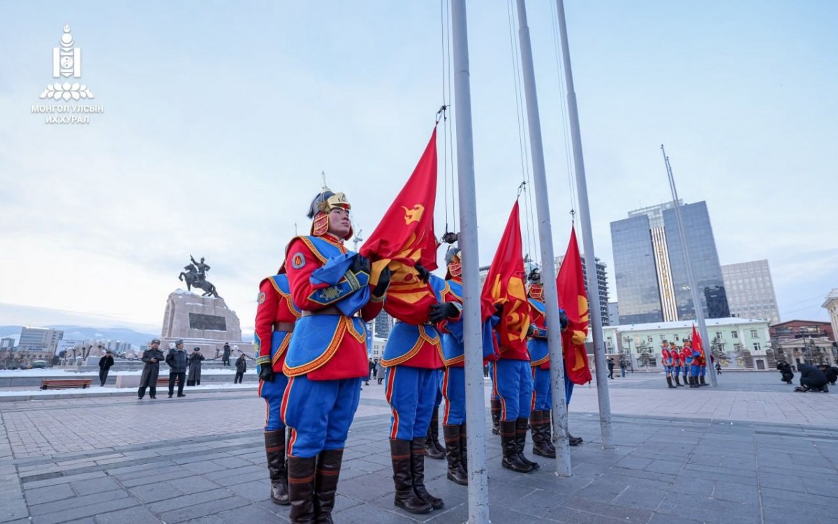 Улс тунхагласан өдрөө маргалдаж бус, ойлголцож тэмдэглэдэг байя!