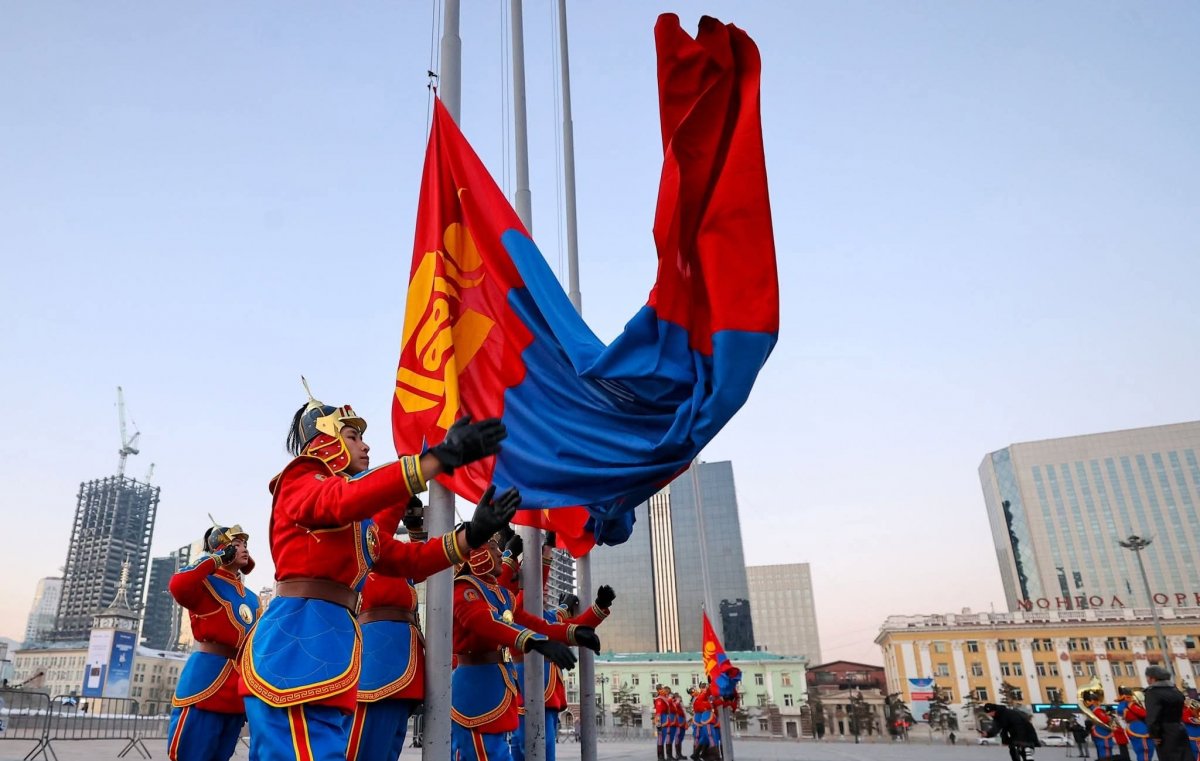 Ирэх лхагва гарагт бүх нийтээр амарна