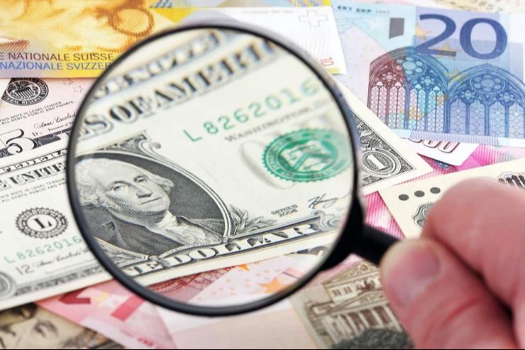 Кино зураг авалтад ашиглах зориулалттай хуурамч 300 ам.долларыг солиулахыг завджээ