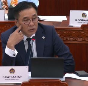 Ерөнхийлөгчийн суудалд ИЗНН-аас Б.Батбаатар залрахаар зэхэж буй гэв үү