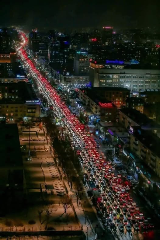 Өчигдрийн түгжрэл зам тээврийн 12 осол гарснаас үүдэлтэй гэв