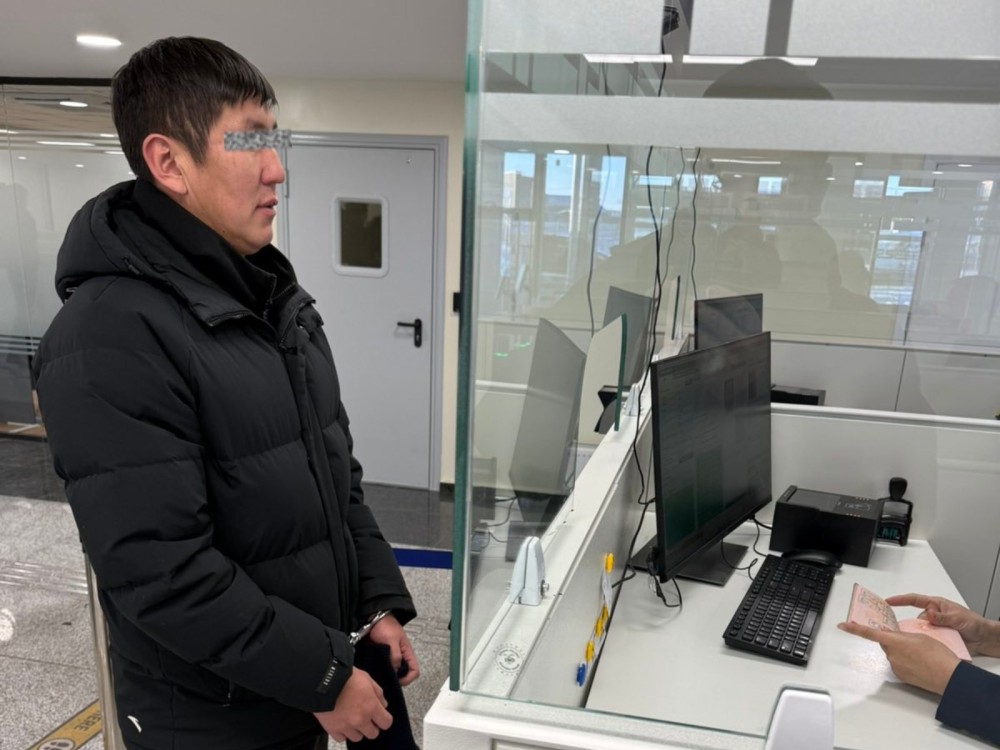 Интерполоор эрэн сурвалжилж байсан ОХУ-ын иргэнийг шилжүүлжээ