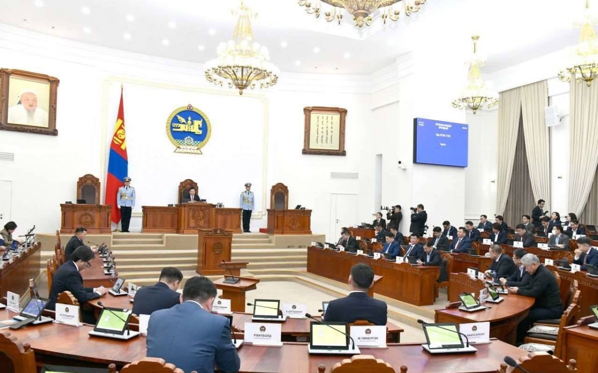 Баялгийн хараал тусчихав уу?, эсвээс ер оршин байж чадах нүүр царай маань энэ үү?