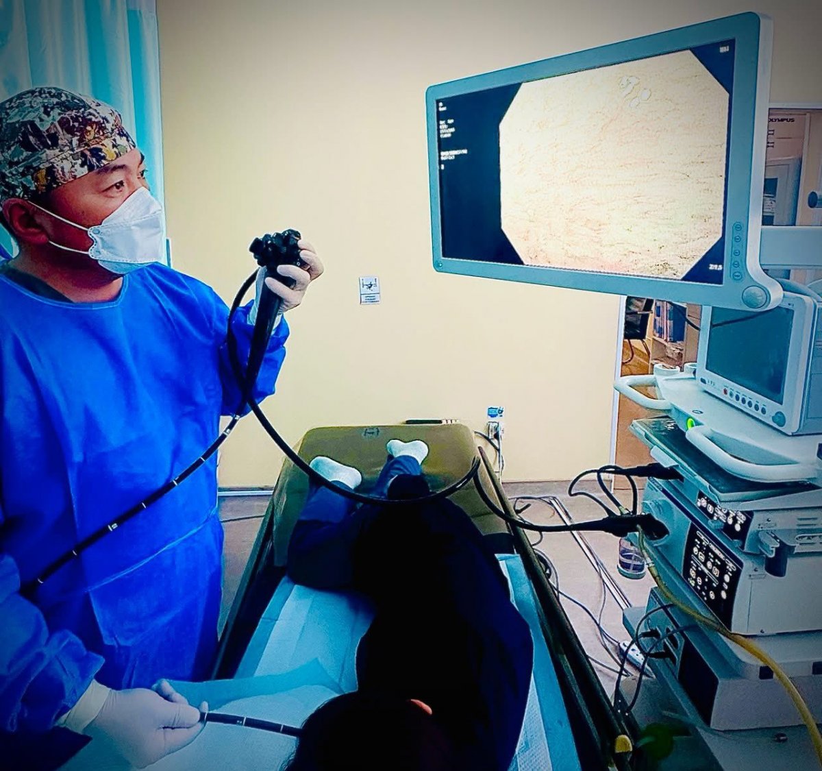 Сэрэмжлүүлэг: 11 настай хүүхэд балны таг залгисан байсныг уушгины дурангаар авчээ