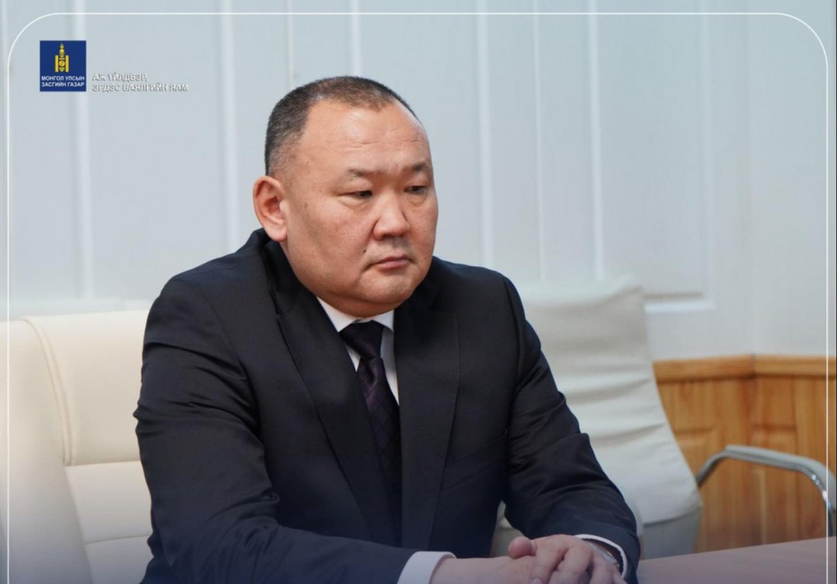  Б.Энхтүвшин: Ард түмэн маань он гарахад автомашиныхаа шатахууны саванд бензинтэй байхаар боллоо