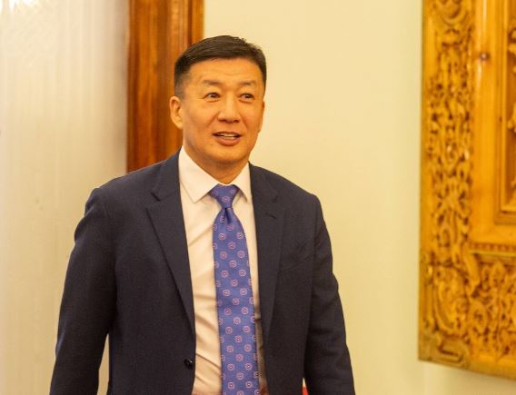 Оюутолгойн сонсгол: С.Баярцогт чемодон дүүрэн баримттай ирсэн гэв үү