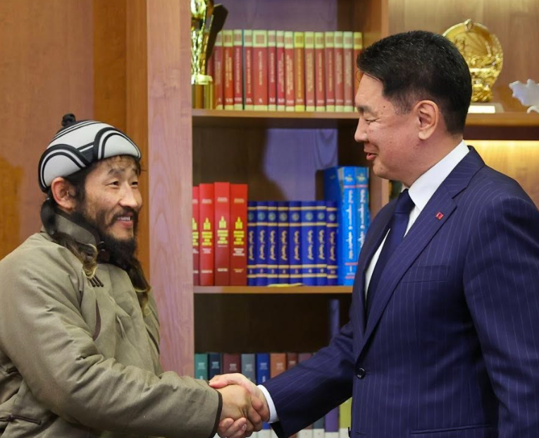 У.Хүрэлсүх: Б.Энх-Оргил танд Монголын ард түмнийхээ нэрийн өмнөөс халуун баяр хүргэе