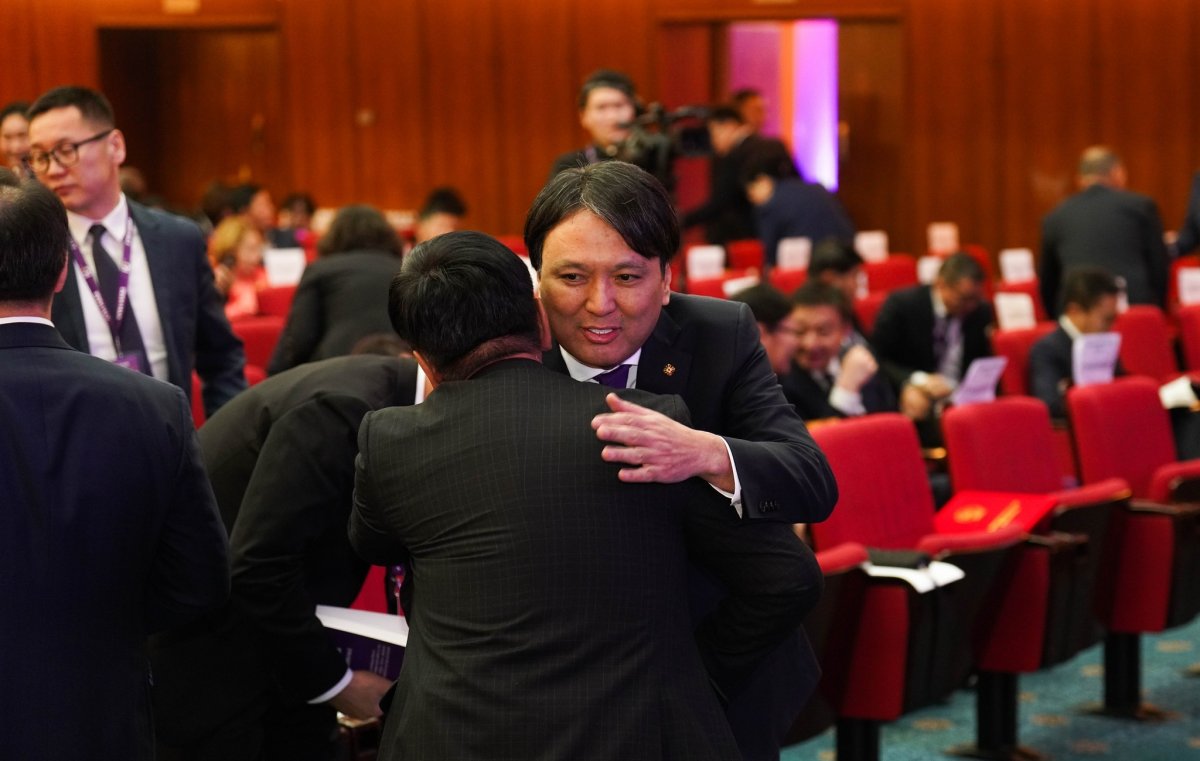 Намаа УИХ-д 32 суудалтай болгох Т.Доржхандын хүсэл биелэх нь юу л бол доо?