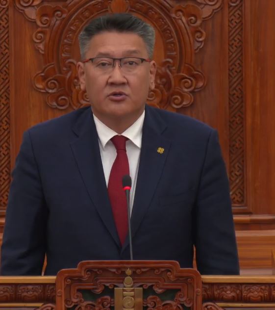 Сангийн сайд мөнгөтэй ч &ldquo;хорголоо тоолж&rdquo; байна уу