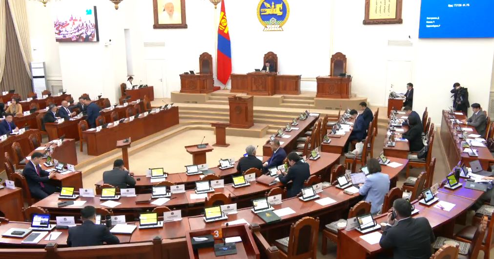 Чуулган: Баярыг амралтын өдөртэй давхацвал дараагийн 7 хоногт шилжүүлэн амрах санал дэмжигдэж, эцсийн хэлэлцүүлэгт шилжүүллээ