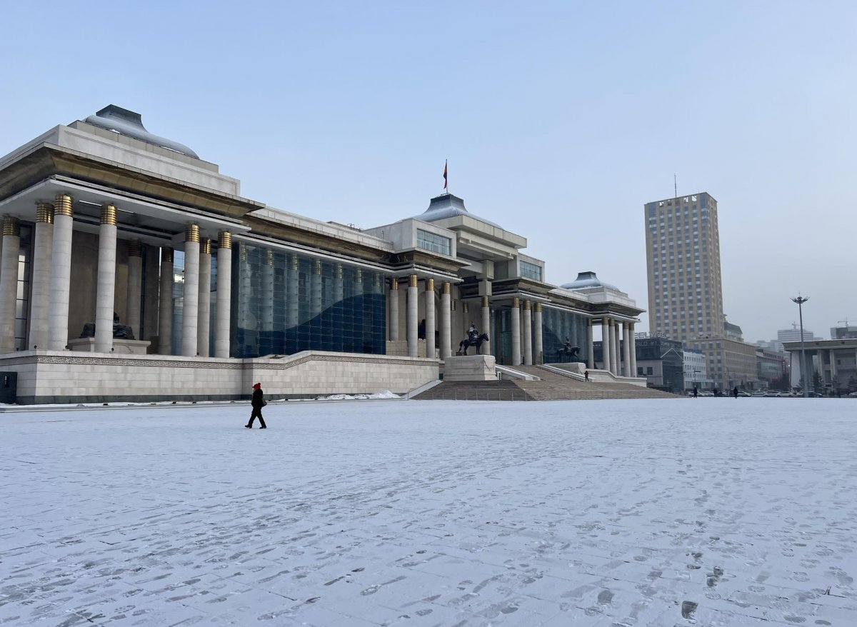 Ялимгүй цас орно