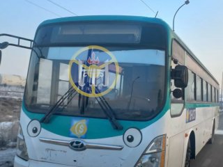 Өглөө үйлчилгээнд гарах гэж байсан автобусны жолоочийг ариун цэврийн өрөө орох хооронд тээврийн хэрэгсэл нь алдагдсан