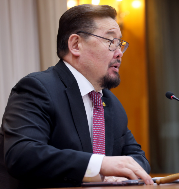 Г.Занданшатар Оюу толгойн төсөлд "хатуухан" шаардлага хүргүүлэхээр болжээ