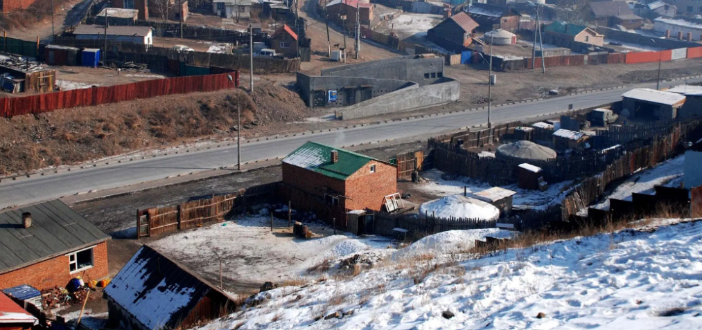 Баянхошууны дэлгүүрийн эзэн Д.Даш: Цахилгаан халаагууртай ч тоггүй болохоор дэлгүүр хүйтэн байхаас яахав