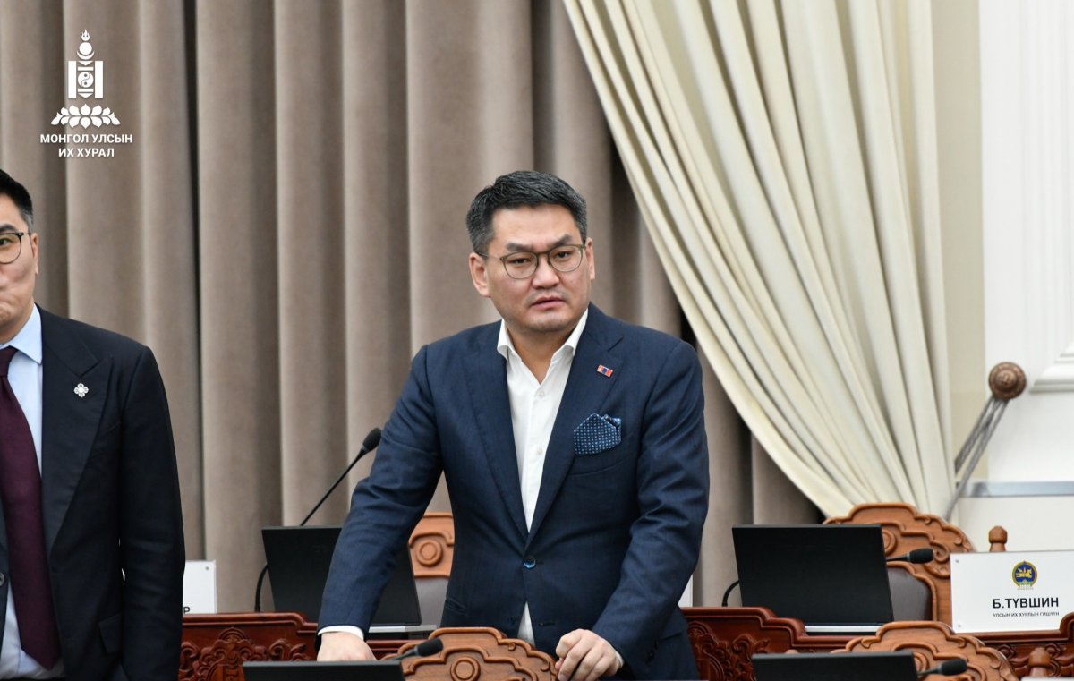 Ө.Шижир: Хэлсэндээ хүрээд улс төрөөс явбал яасан юм, Т.Доржханд сайд аа