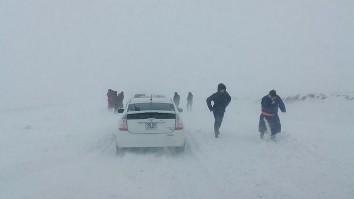 24-нд баруун аймгуудын нутгийн хойд хэсгээр, 25-нд төвийн аймгаар, 26-нд зүүн аймгуудын нутгаар цасаар шуурна