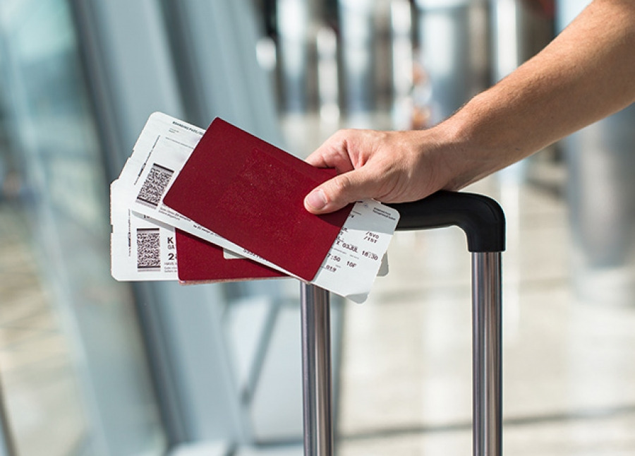 Нислэгийн тийзээ цахимаар захиалаад залилуулжээ