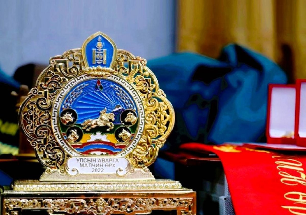  Улсын аварга малчнаар тодорсон А.Шинэ-Оргилын шагналыг УИХ-ын гишүүн Б.Дэлгэрсайхан сар шинийн дараа өгнө гэнэ үү