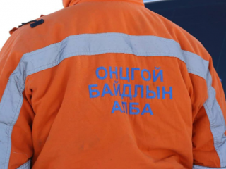 Дээврээс үсрэх гэж байсан 13 настай охиныг аварчээ