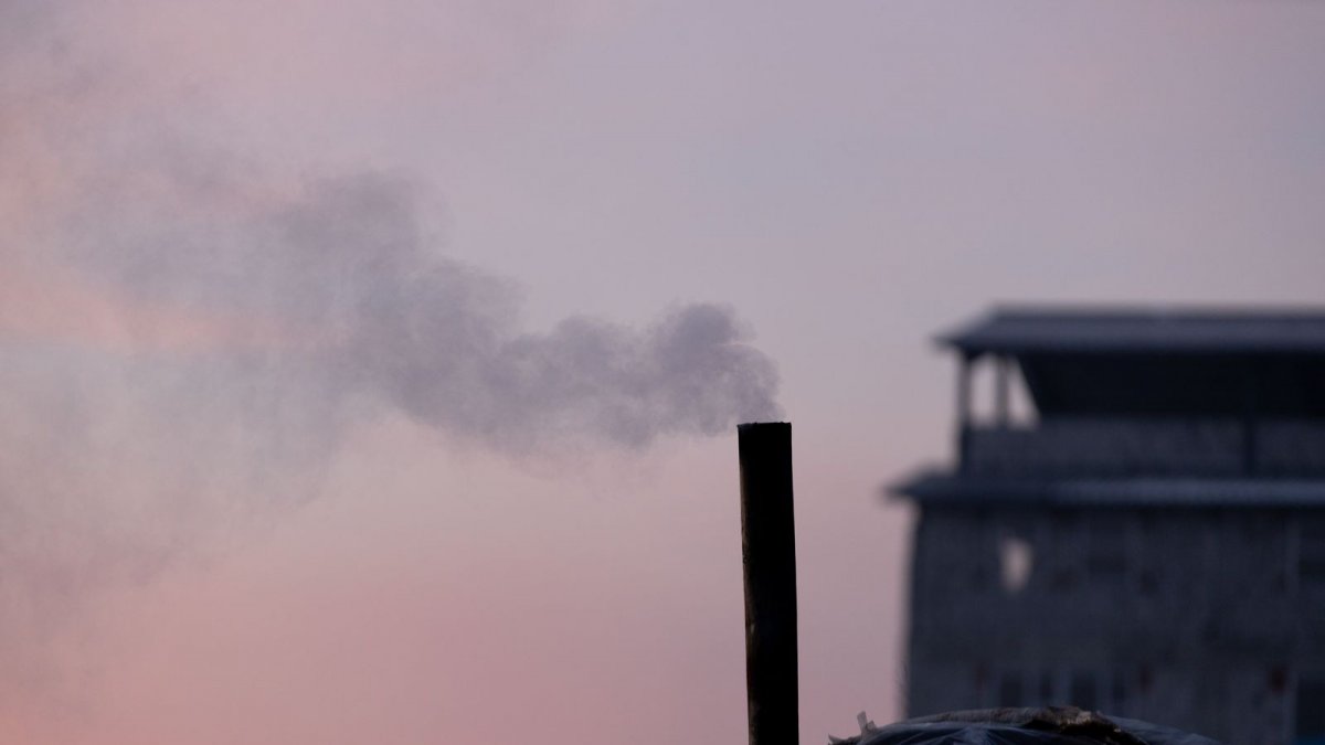 Давхар шаталтат 32,000 зуухыг шүүхийн шийдвэрээр худалдан авч, айл өрхүүдэд суурилуулсан