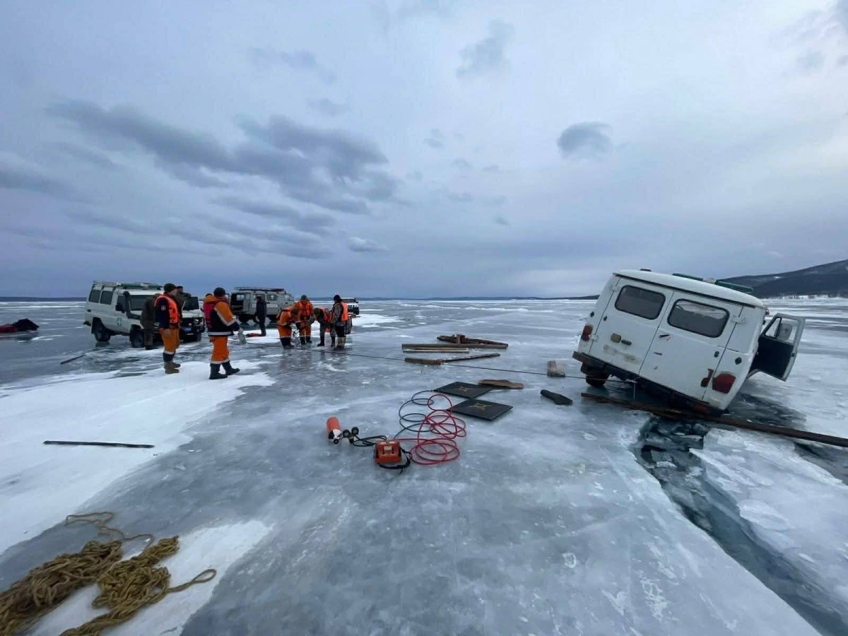 Хар хил рүү орсон автомашиныг татан гаргажээ
