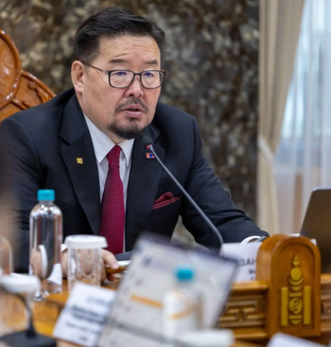 Г.Занданшатар Хармагтайн ордоор тэтгэврийн зээлийг тэглэж, Л.Энх-Амгалангаар П.Наранбаярыг сольж хаврын улс төрийг давах уу&hellip;