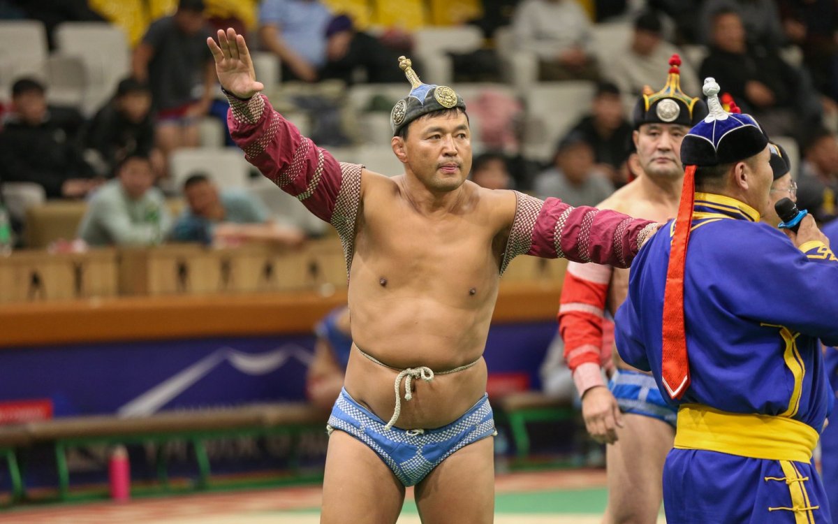 Дархан аварга А.Сүхбат, улсын аварга П.Бүрэнтөгс, заан Б.Бат-Өлзий нар НЭГИЙН ДАВААНД уналаа