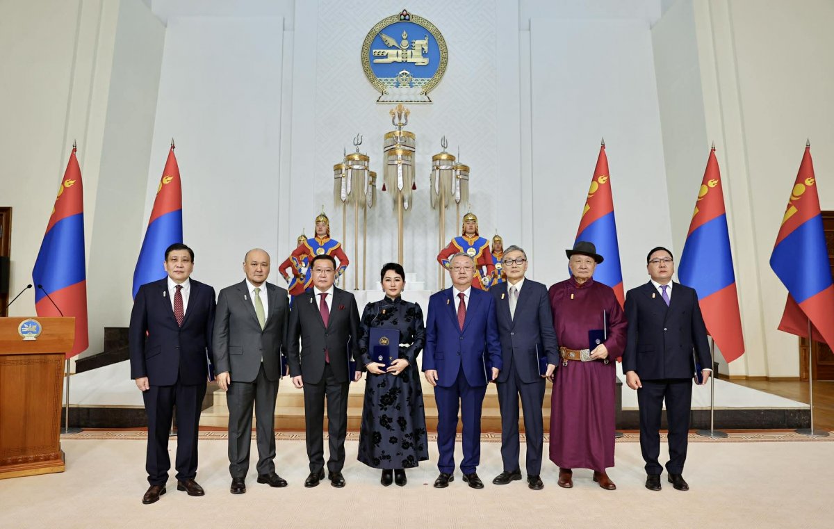  Дипломат албаны дээд цол хүртсэн эрхэмүүд