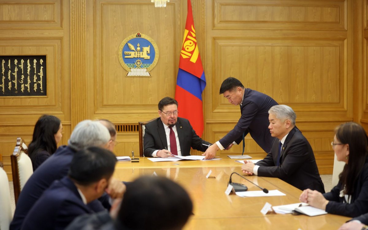 &ldquo;Хэрэлдэж талцаж биш хийж бүтээж, эдийн засгаа тэлнэ&rdquo;