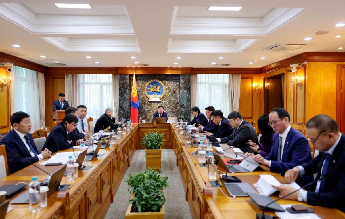 Засгийн газарт жижиг намууд &ldquo;жижигдэж&rdquo; байна